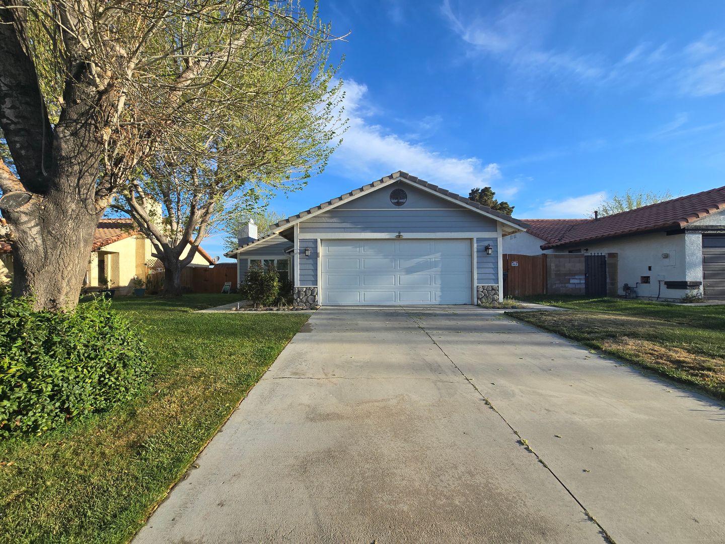 Lancaster House: 2835 La Vida Dr