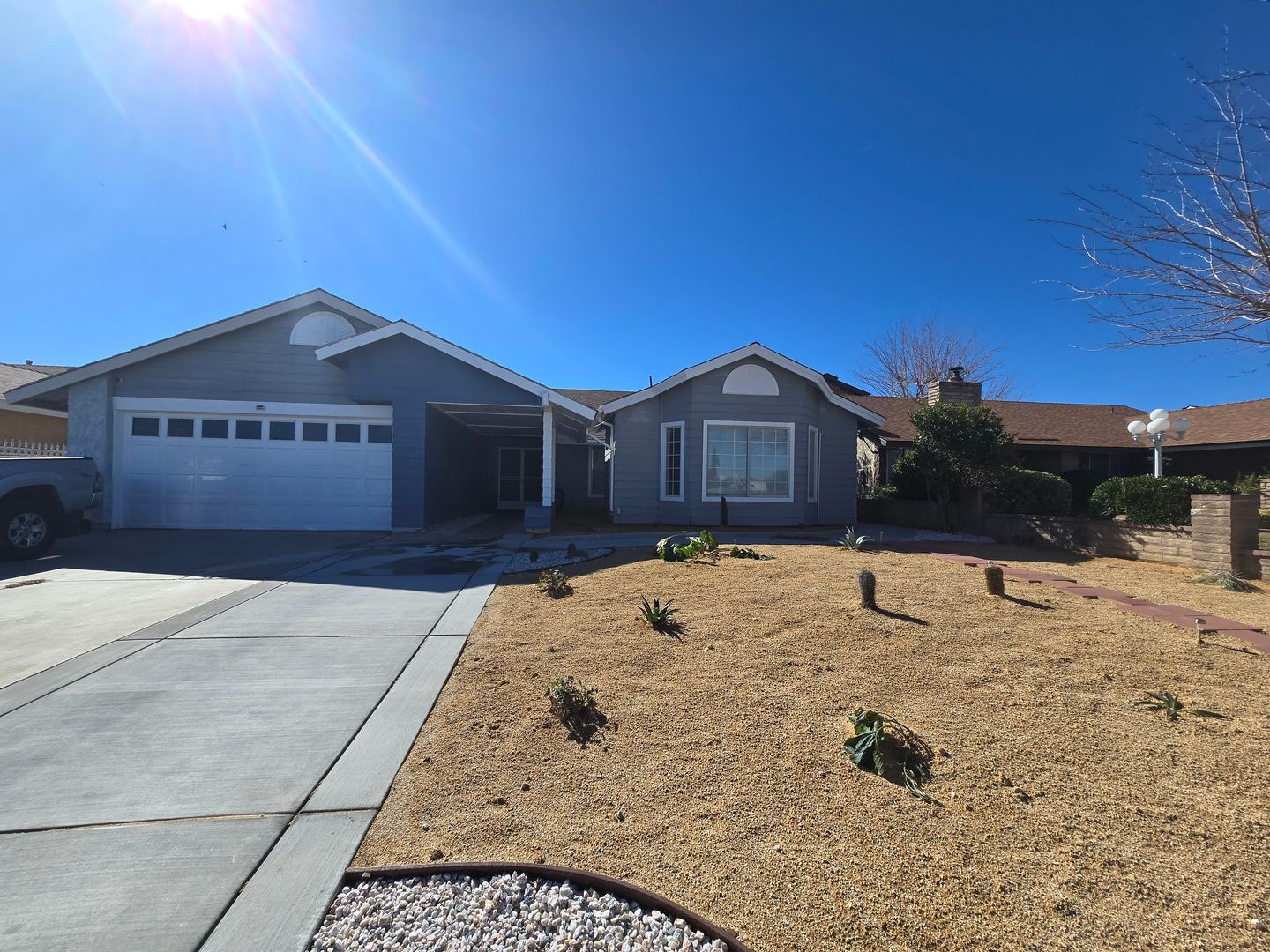 Palmdale House: 2902 E Avenue R12