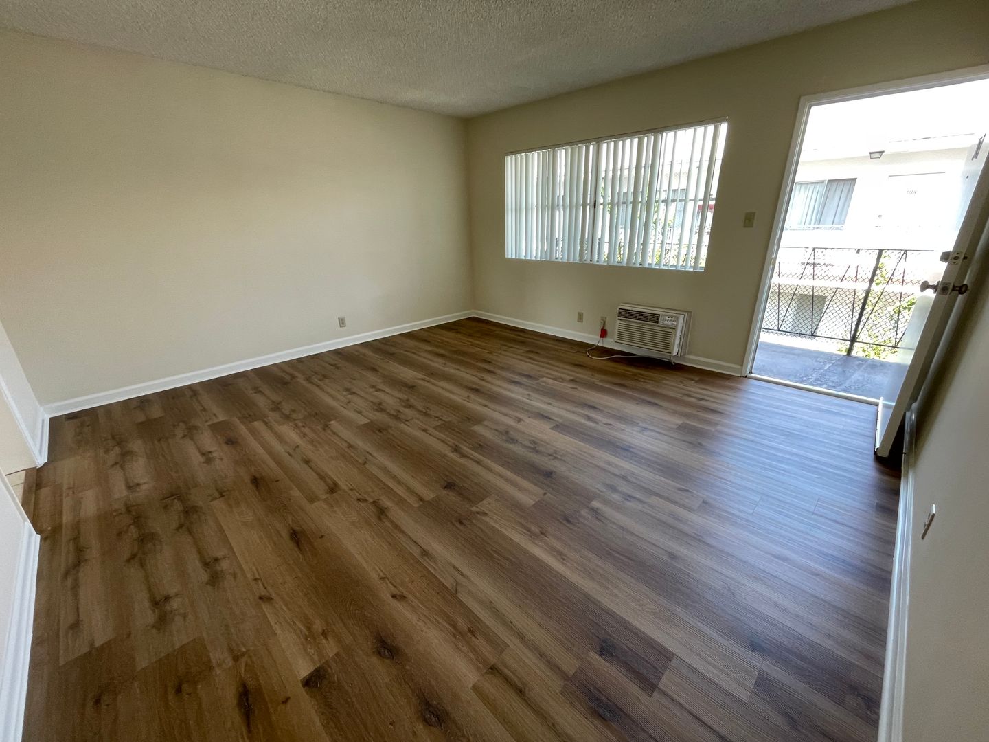 Glendale Apartment: 365 W. Doran St.