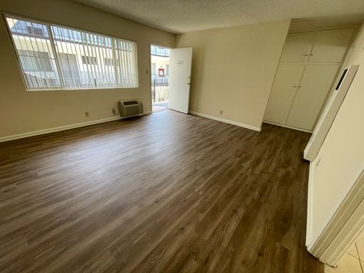 $1845 1 Br offers Glendale lifestyle – photo 1