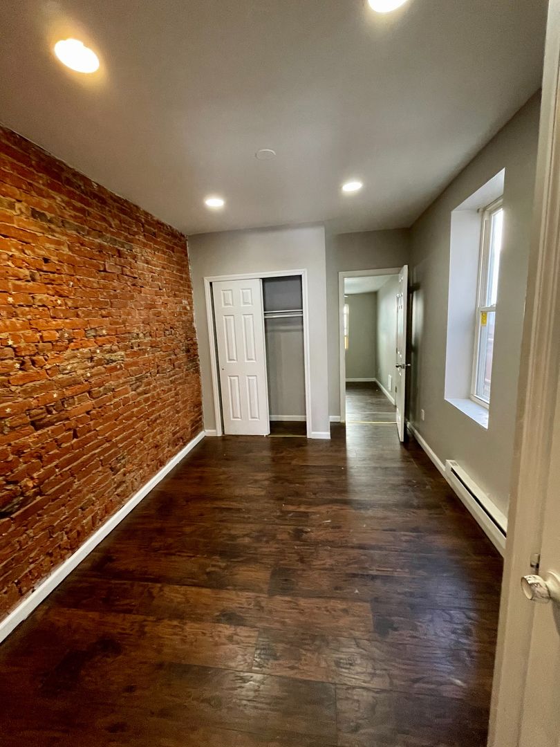 Philadelphia Apartment: 2131 E Tioga Street
