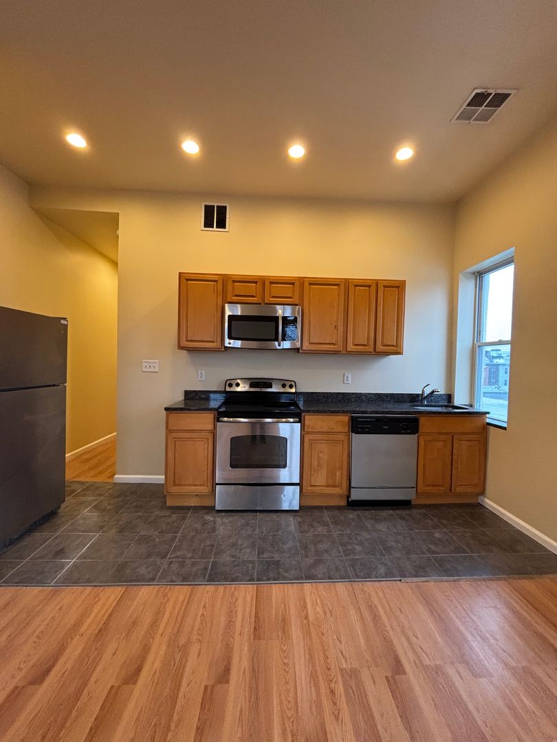 Philadelphia Apartment: 2113 E Huntingdon Street