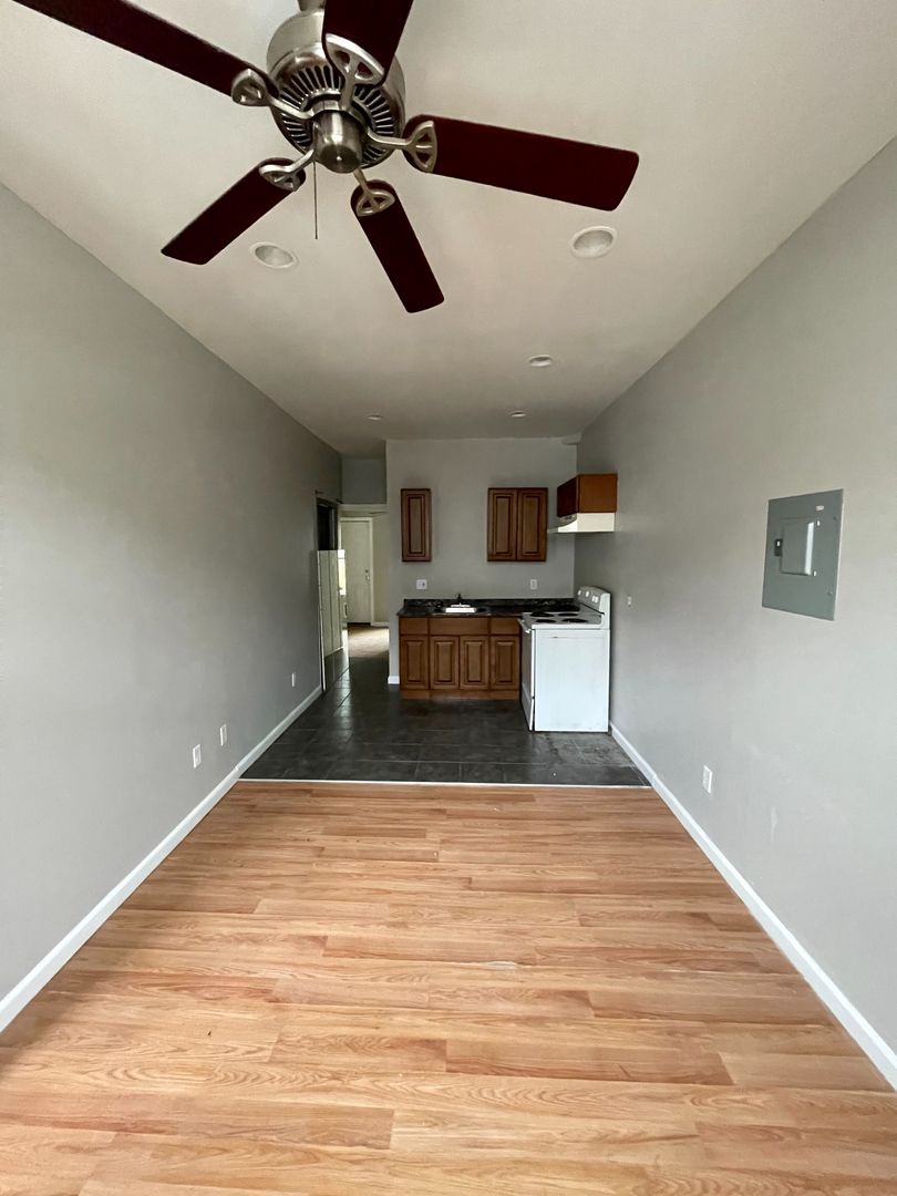 Philadelphia Apartment: 3374 Amber Street