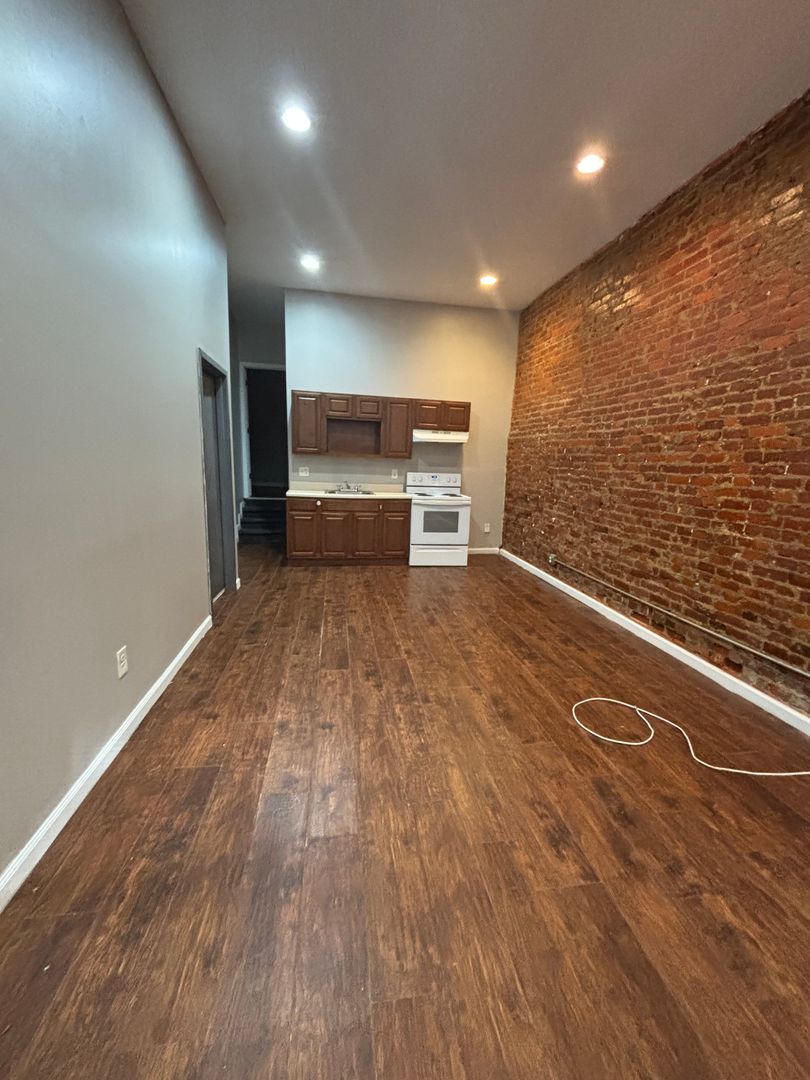 Philadelphia Apartment: 3509 Kensington Avenue