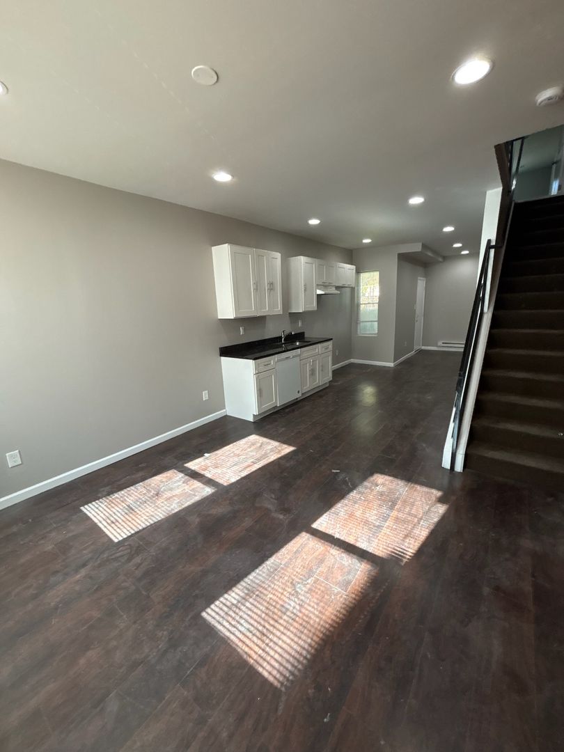 Philadelphia House: 1835 E Monmouth Street