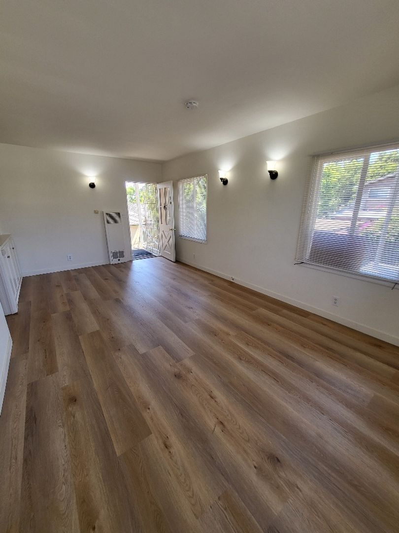 Pasadena Apartment: 120 S. Craig Avenue