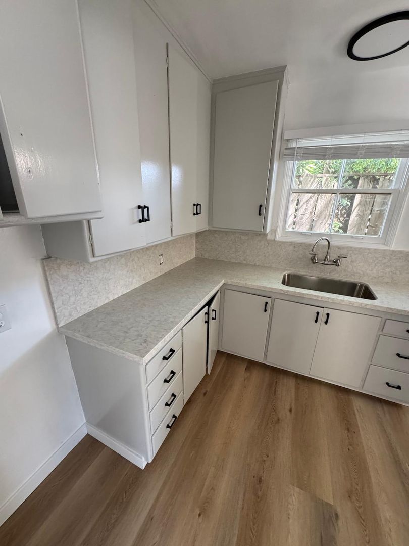 Pasadena Apartment: 120 S. Craig Avenue