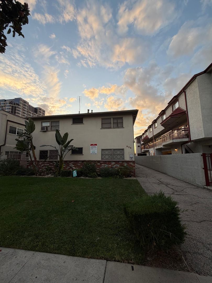 Glendale Apartment: 935 N Louise Street