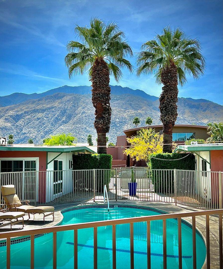 Palm Springs Apartment: 1905 East Tahquitz Canyon Way