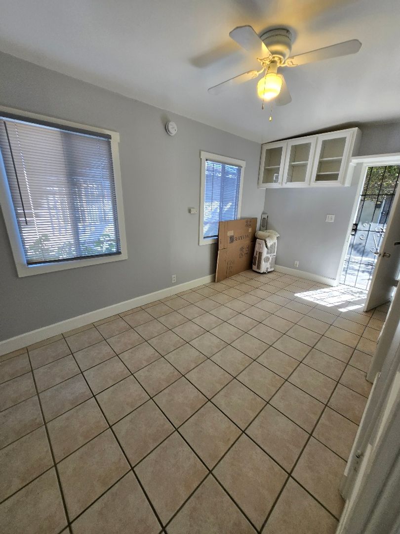 Los Angeles Apartment: 2406, 2408, 2410 Fernleaf Street