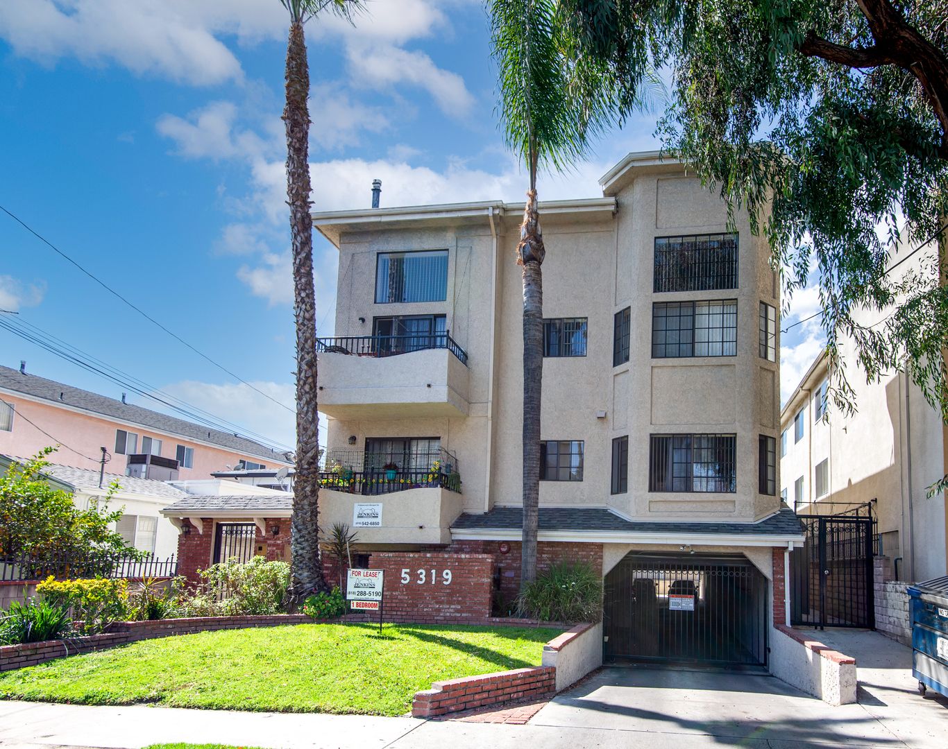 North Hollywood Apartment: 5319 Cartwright Ave