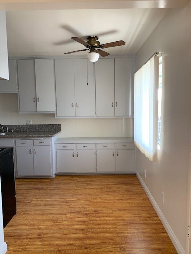 Glendale Apartment: 347 W. Salem St.