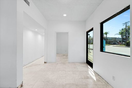 **Commercial Space for Lease | Prime Corner Location | Sunland, CA | Approx. 1,200 SF**