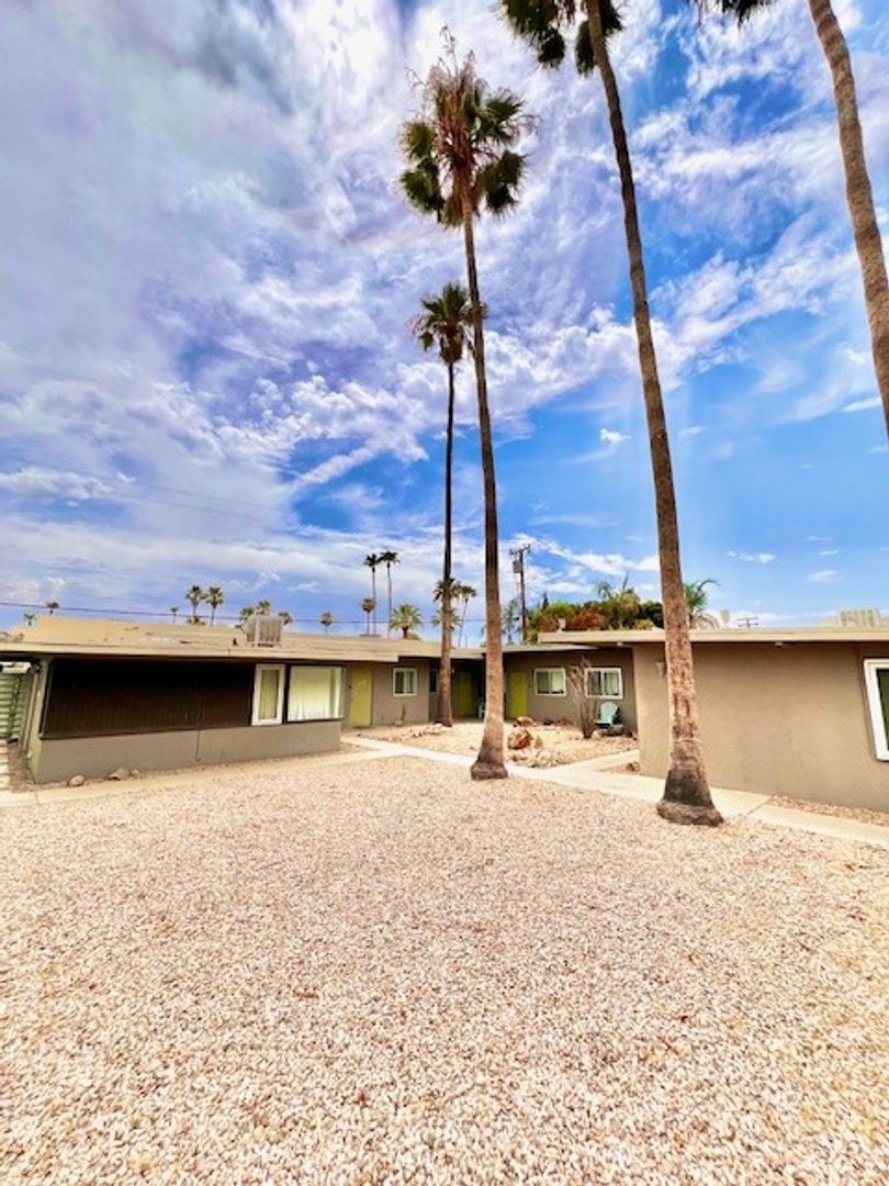 Palm Springs Apartment: 540 S Mountain View Dr