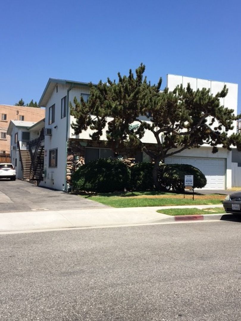 Glendale Apartment: 347 W. Salem St.