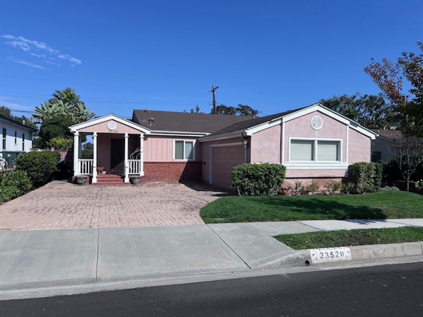 Torrance House: 23520 Susana Ave