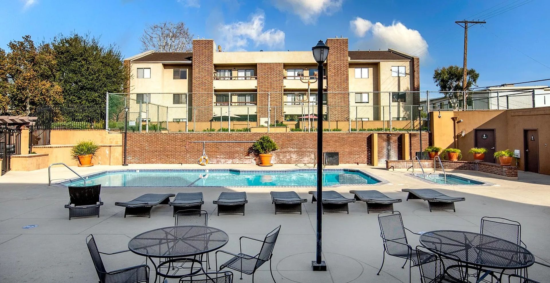 Glendale Condo: 460 Oak Street # 203