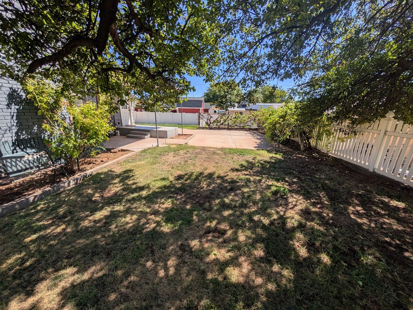 R390 8 of 12