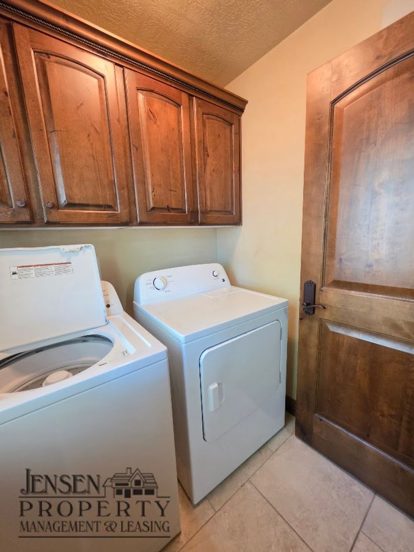 Laundry room at R665