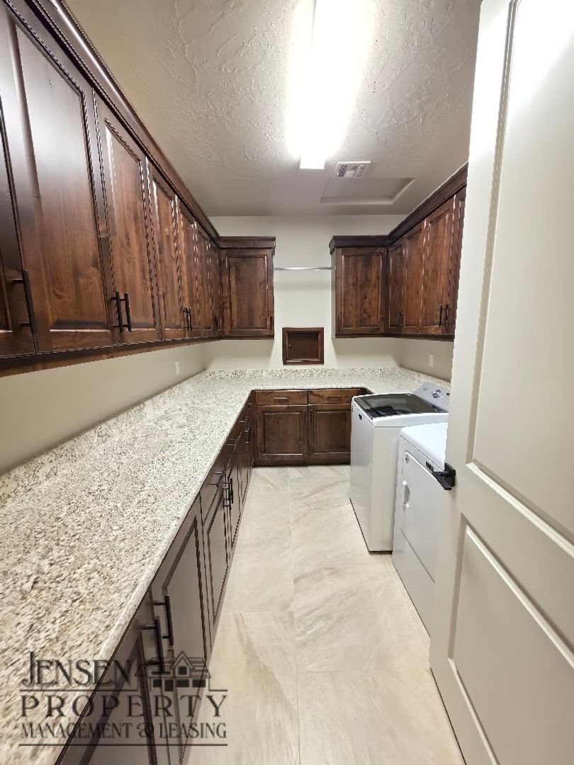 Laundry room at R367 (2 of 3)