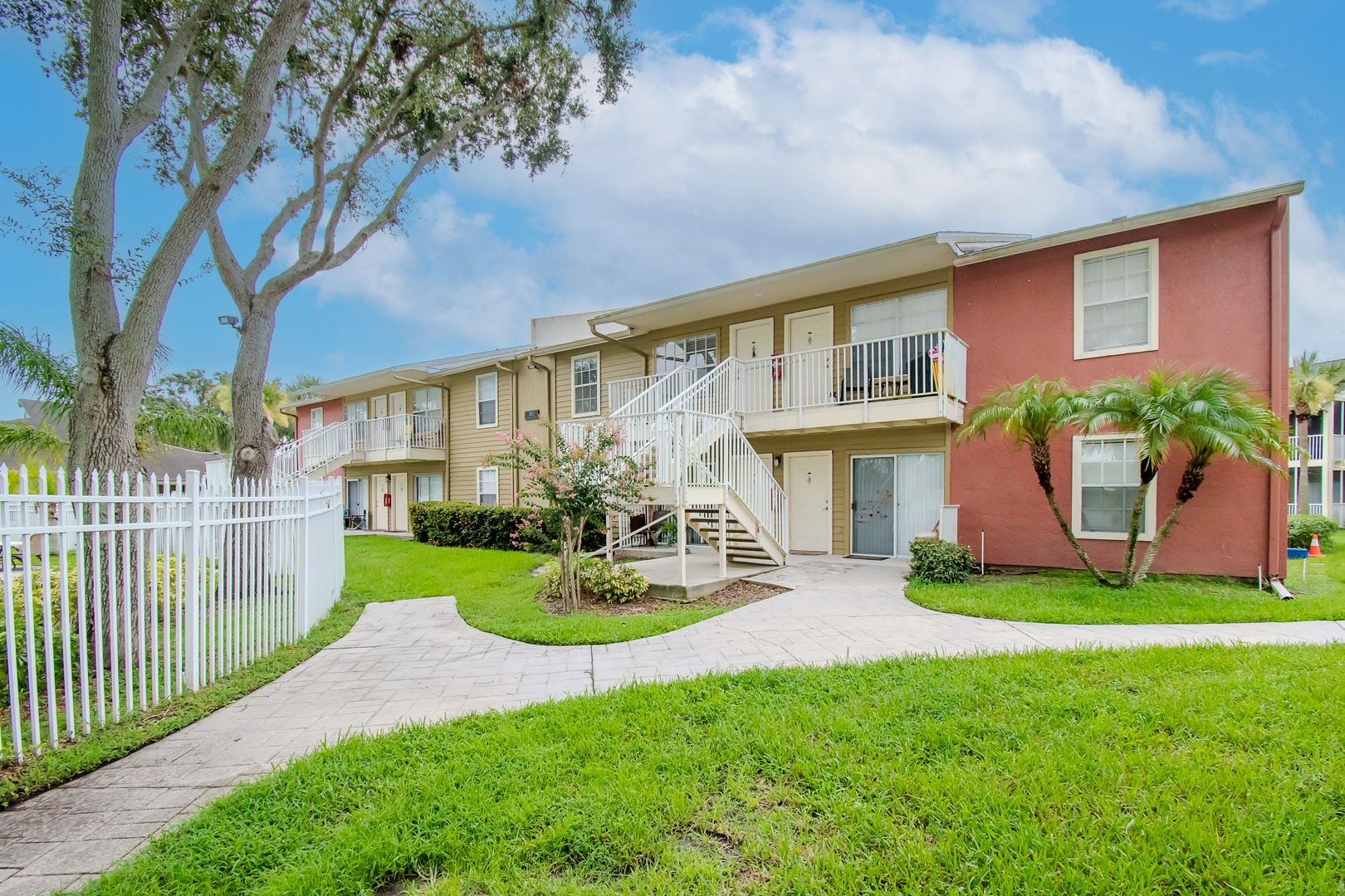 Brandon House: 202 Lake Parsons Green #207