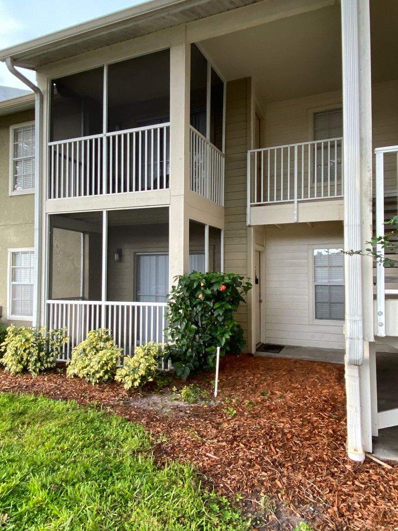 Brandon Condo: 214 Lake Parsons Green #103