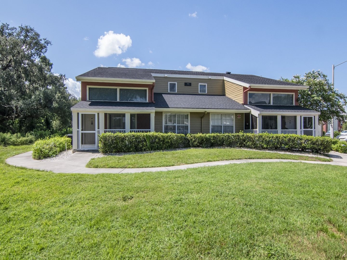 Brandon House: 305 Lake Parsons Green #101