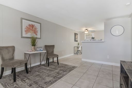 Move-In Ready 1BR/1BA Duplex in Brandon, FL — $1,250/Month, Across from Brandon Mall – photo 1