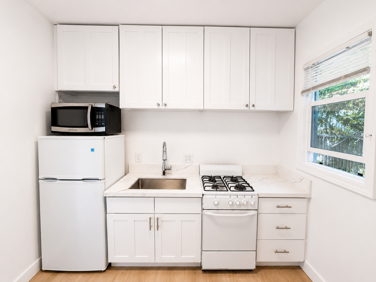Berkeley Apartment: 1827-1829 Berkeley Way
