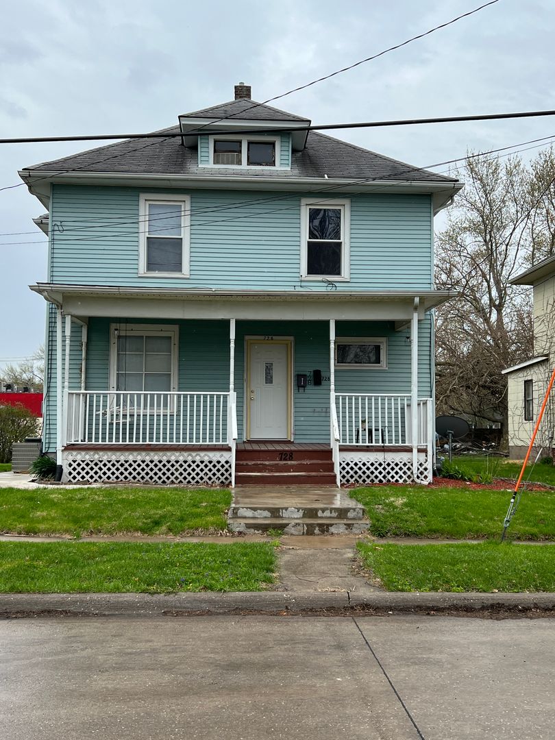 Moline Apartment: 728 18th Avenue A