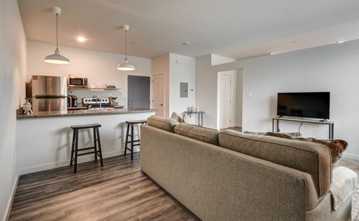 Top Floor Furnished Apartment – photo 1
