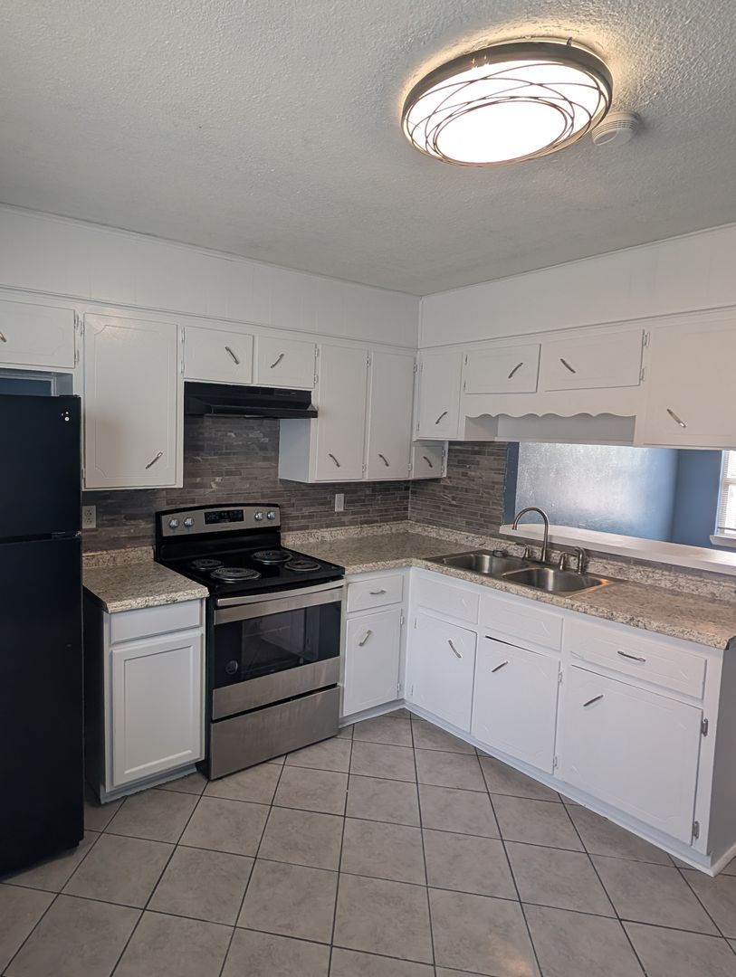 Killeen Apartment: 121 W Avenue A