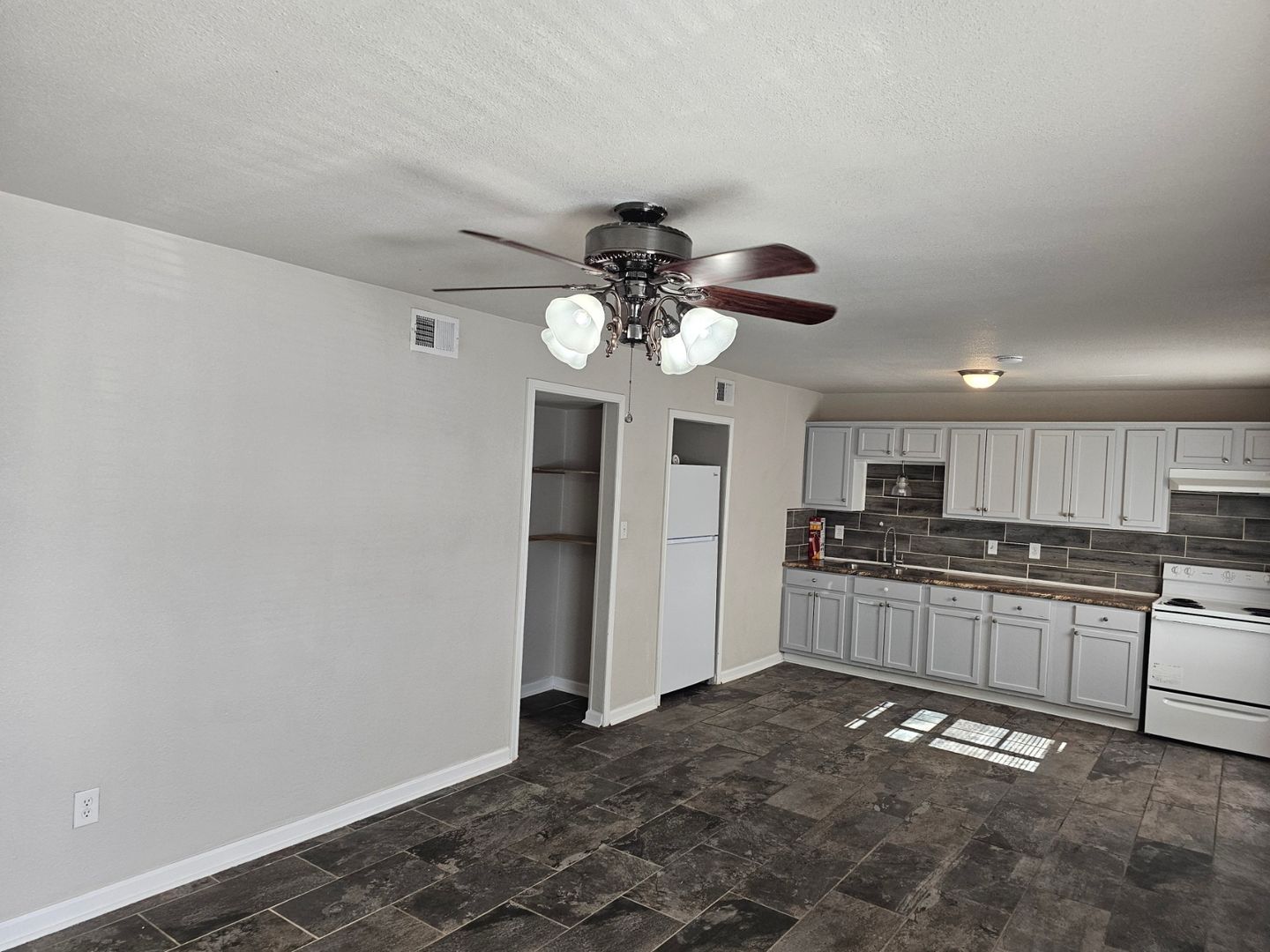 Killeen Apartment: 306 N Gilmer Street