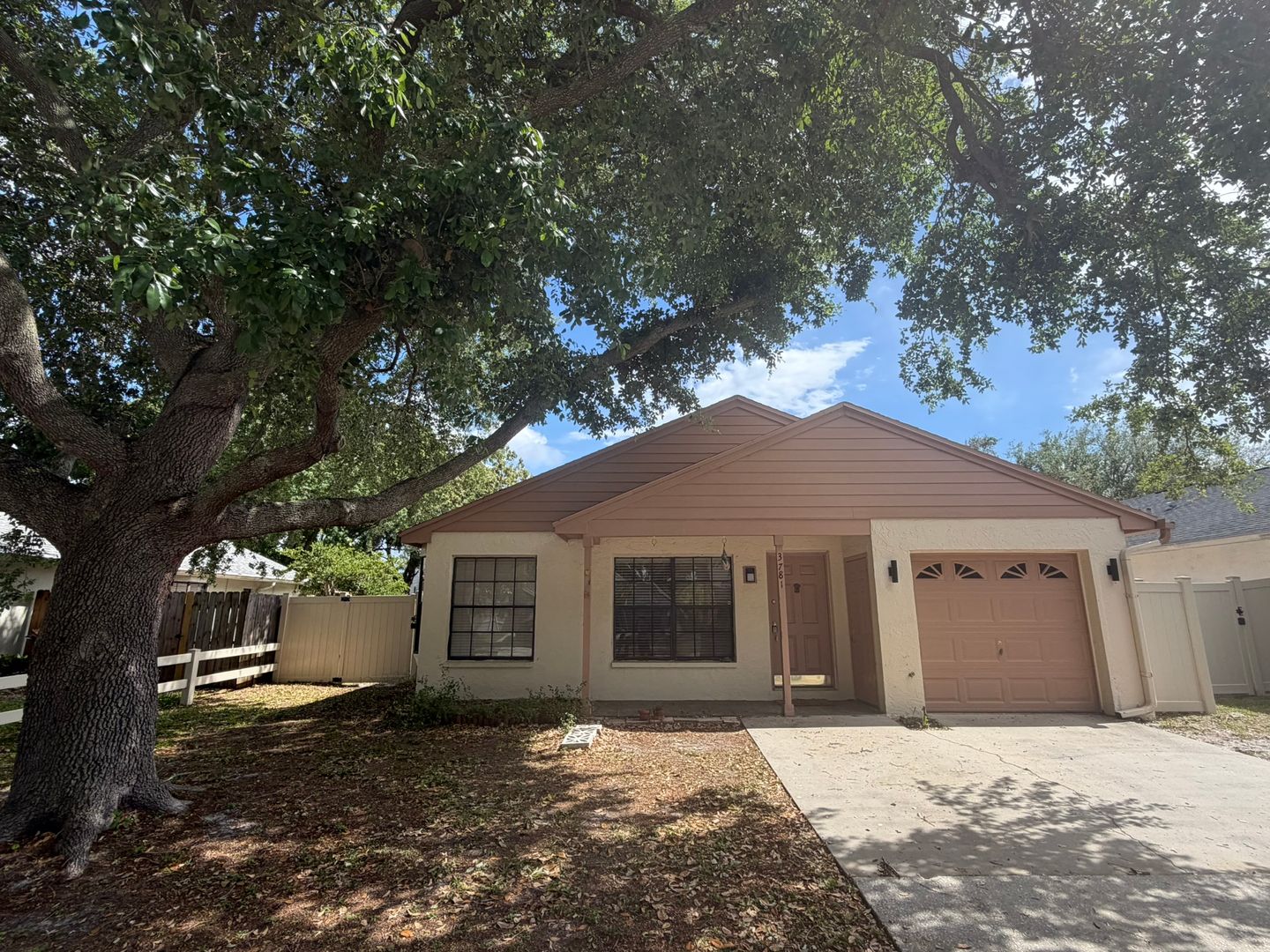 Palm Harbor House: 3781 Lake Shore Drive