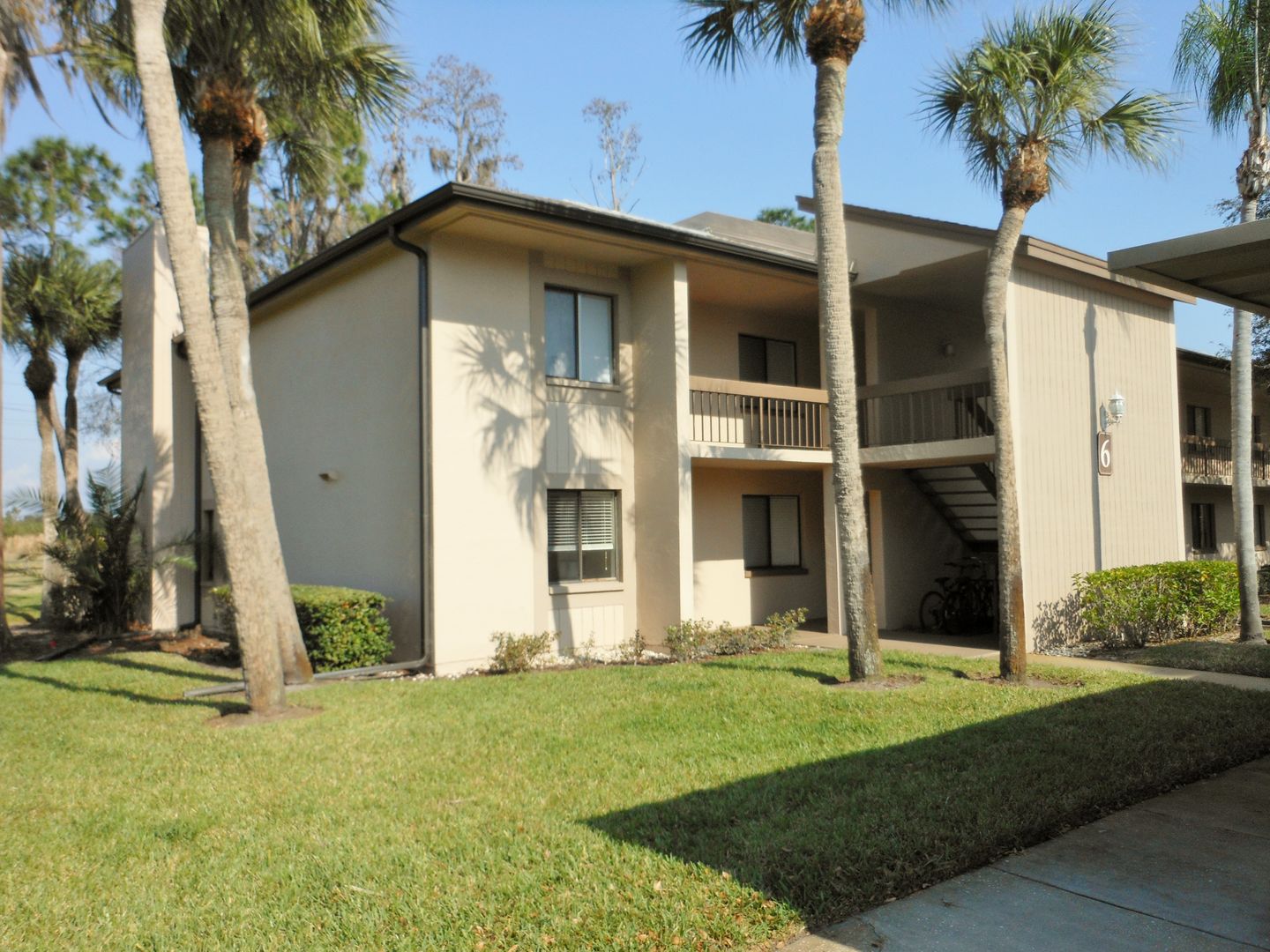 Oldsmar Condo: 112 Woodlands Court
