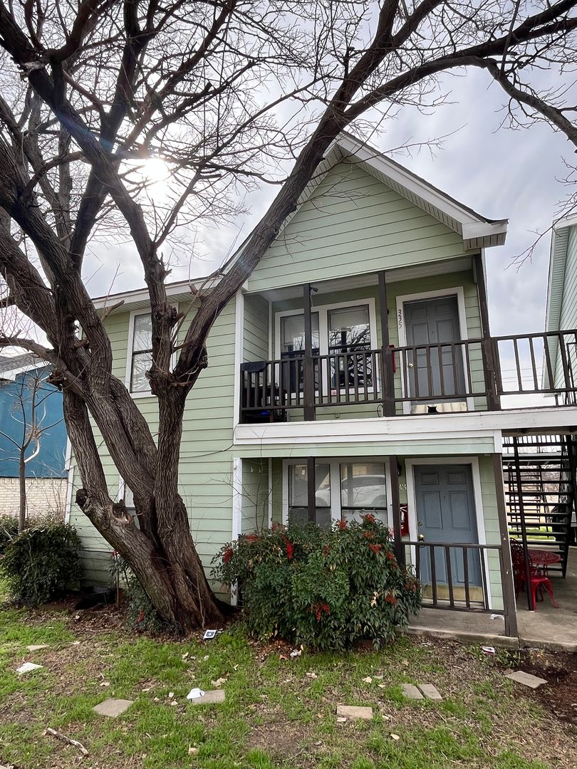 Grand Prairie House: 333 Ware Drive