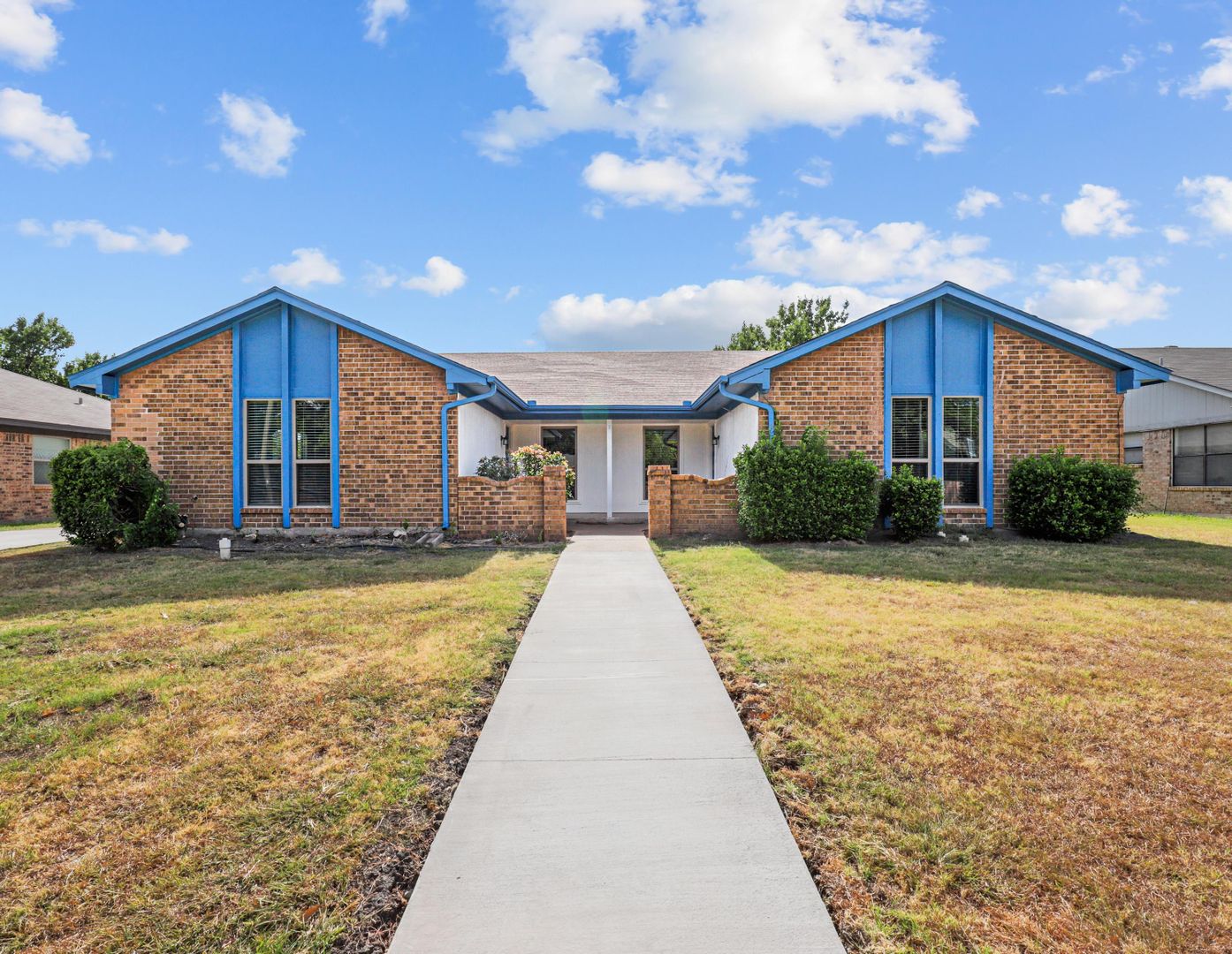 Benbrook House: 934 Cottonwood Trail