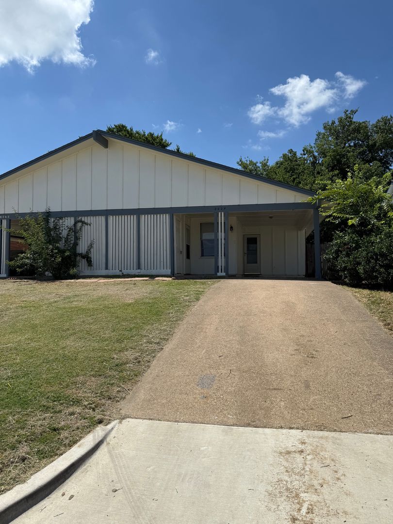 Grand Prairie House: 2427 January Lane