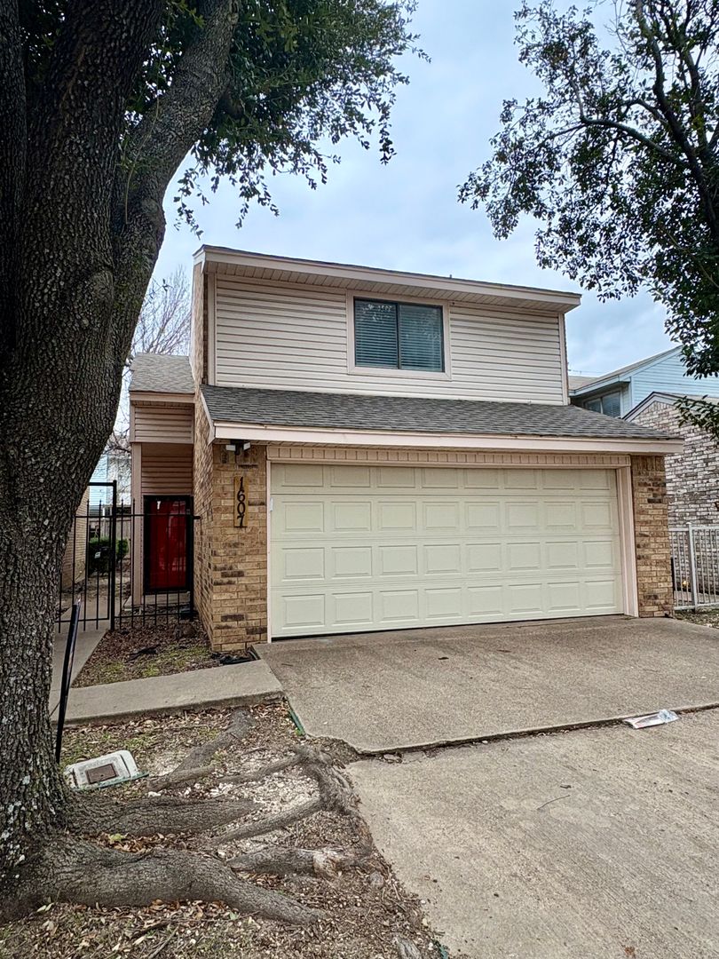 Duncanville House: 1607 Horizon Street