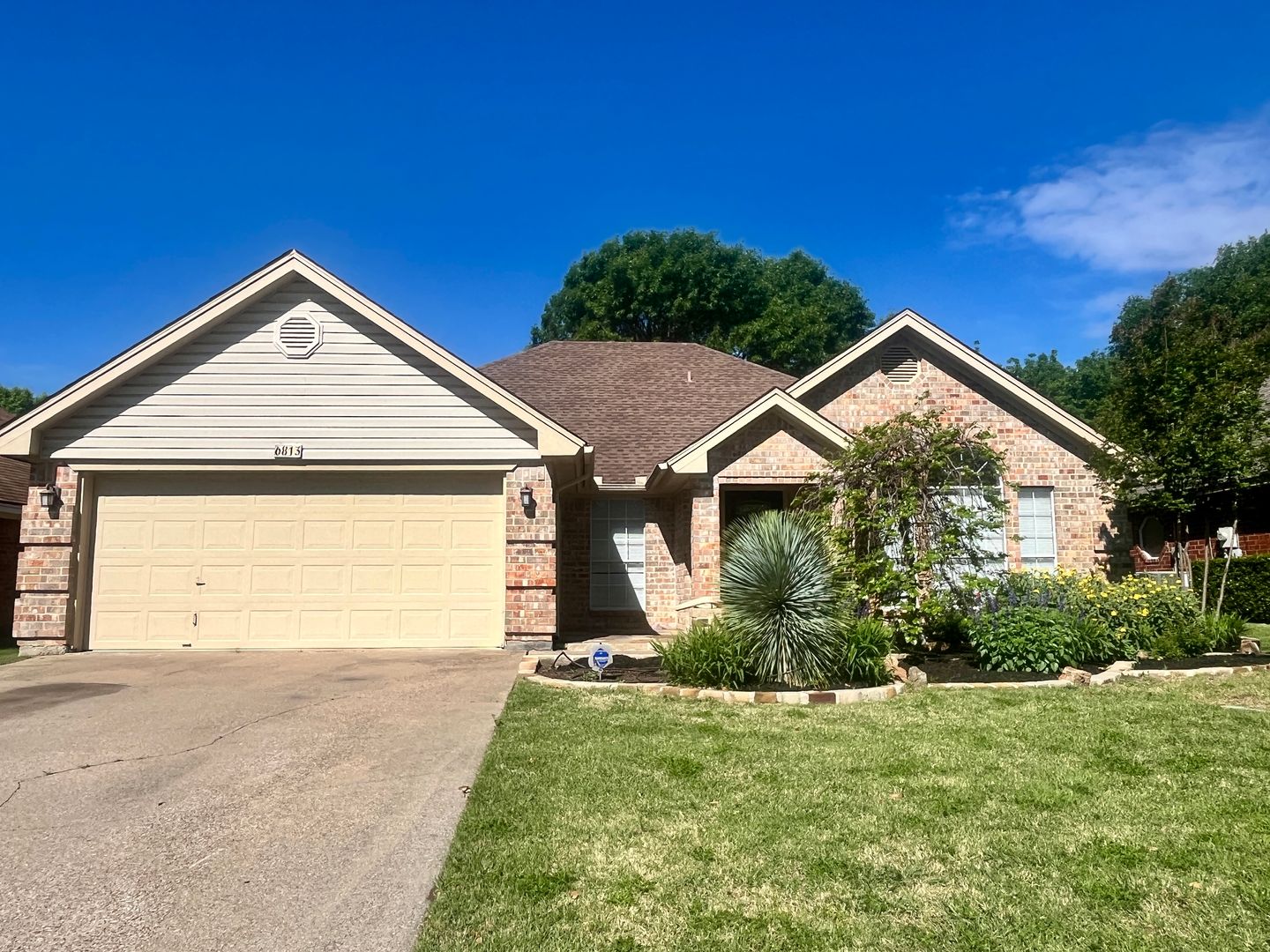 North Richland Hills House: 6813 Hadley Drive