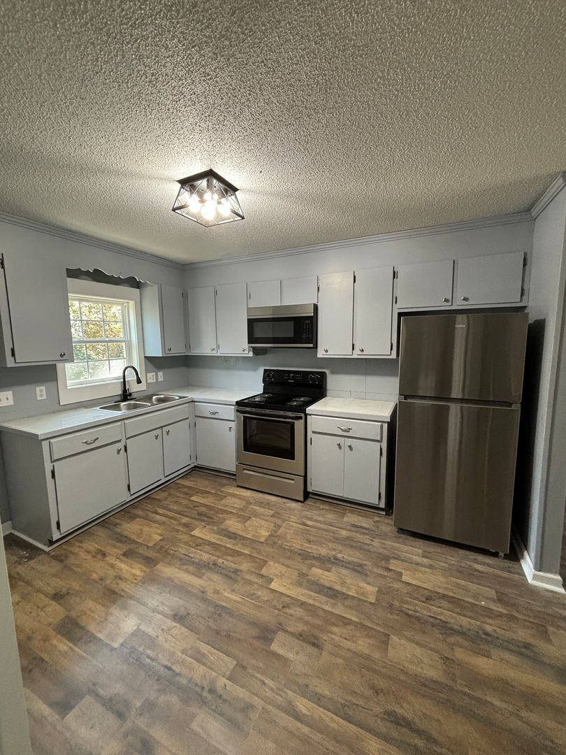 Pickens Apartment: 111 Margaret St.