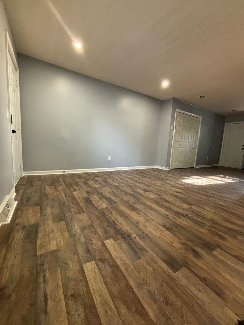Pickens Apartment: 111 Margaret St.