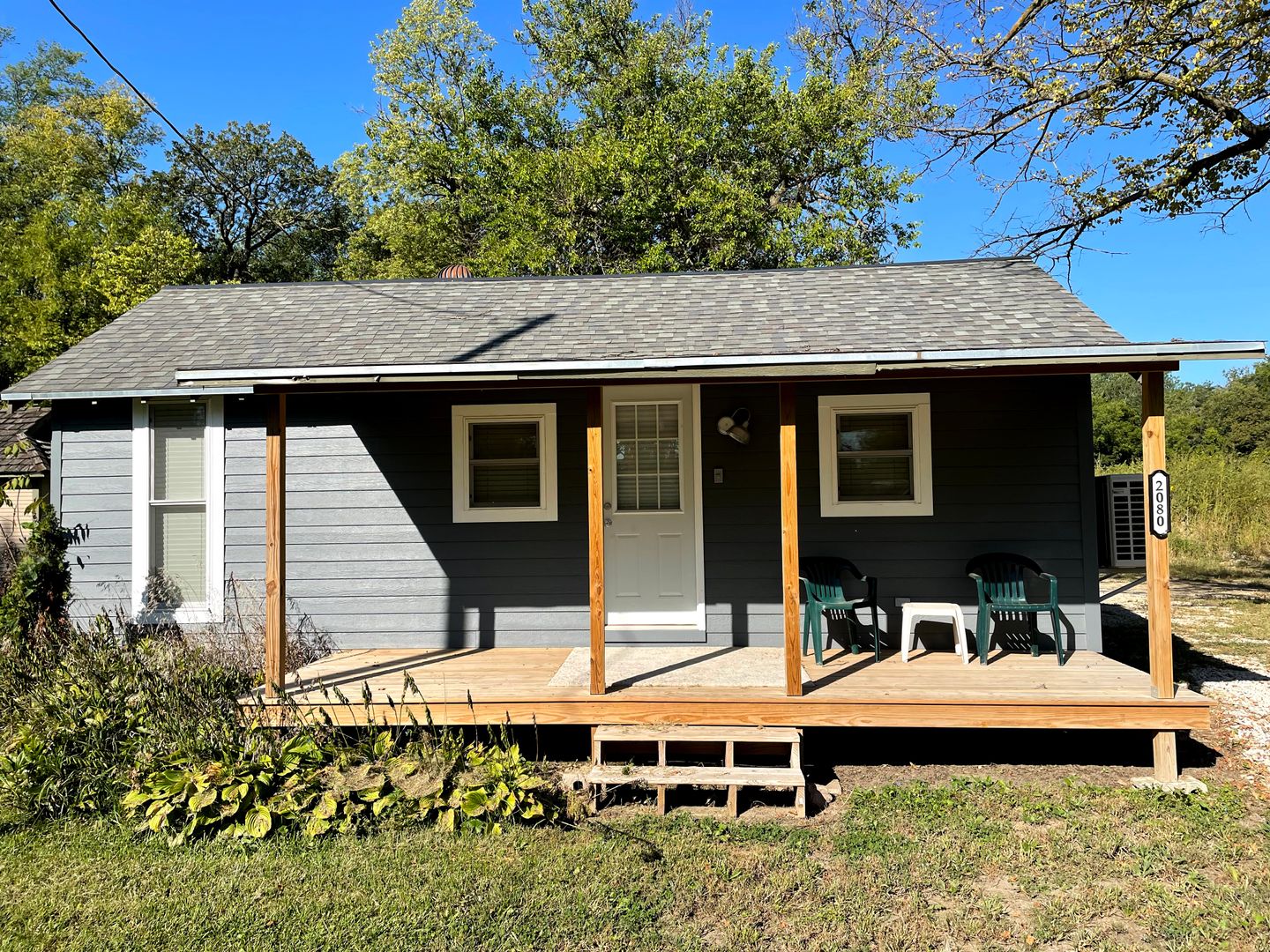 Waterloo Apartment: 2080 Campanile Rd