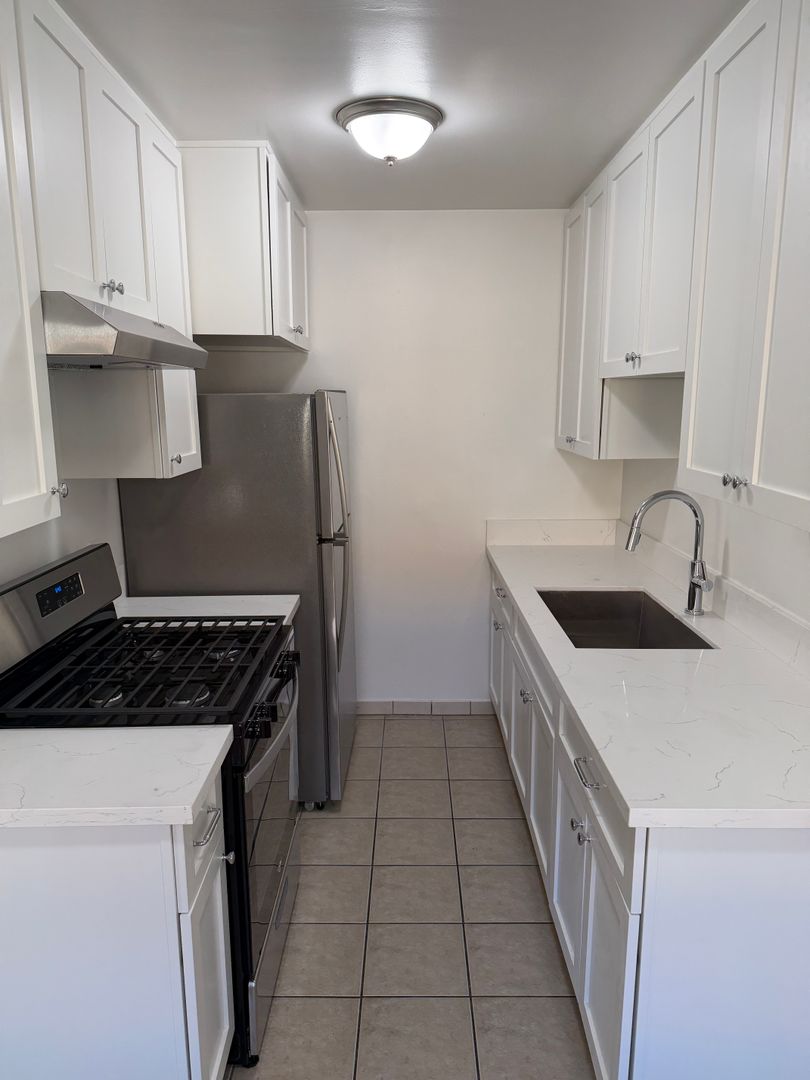 Inglewood Apartment: 837 - 839 Beach Ave