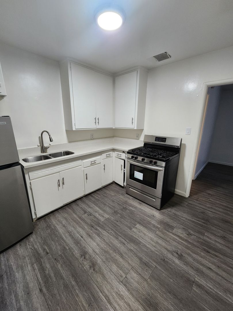 Los Angeles Apartment: 2619 - 2631 Brighton Ave