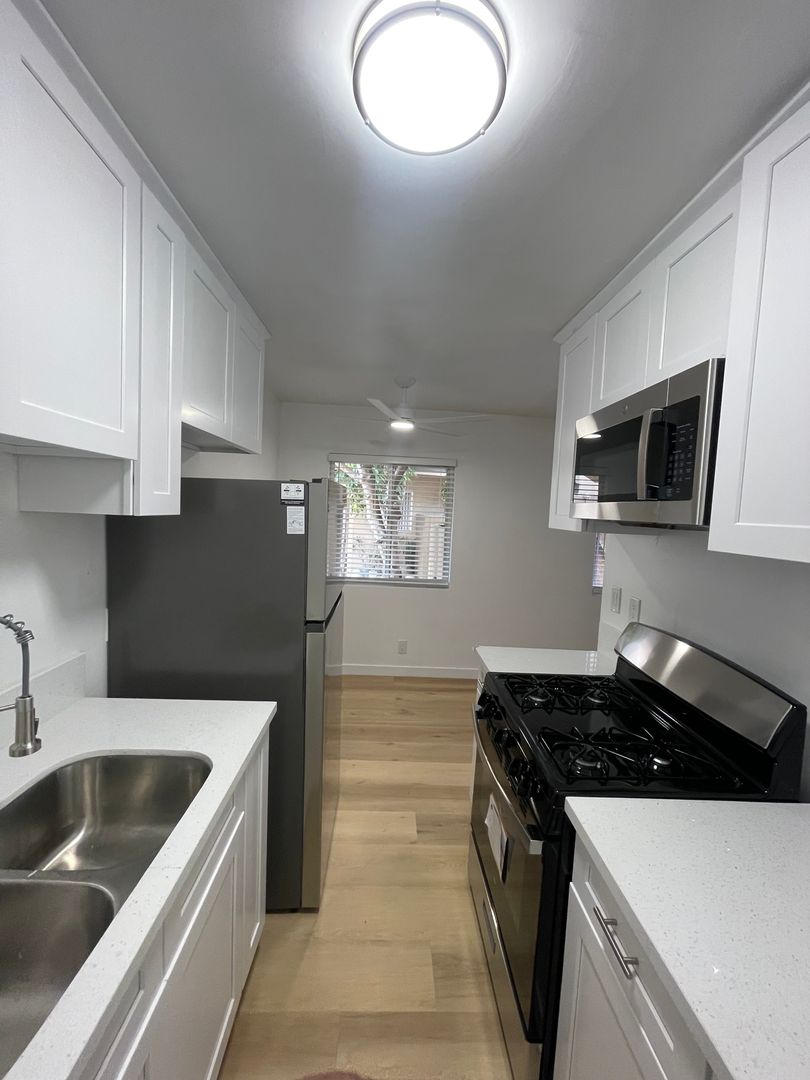 Inglewood Apartment: 837 - 839 Beach Ave