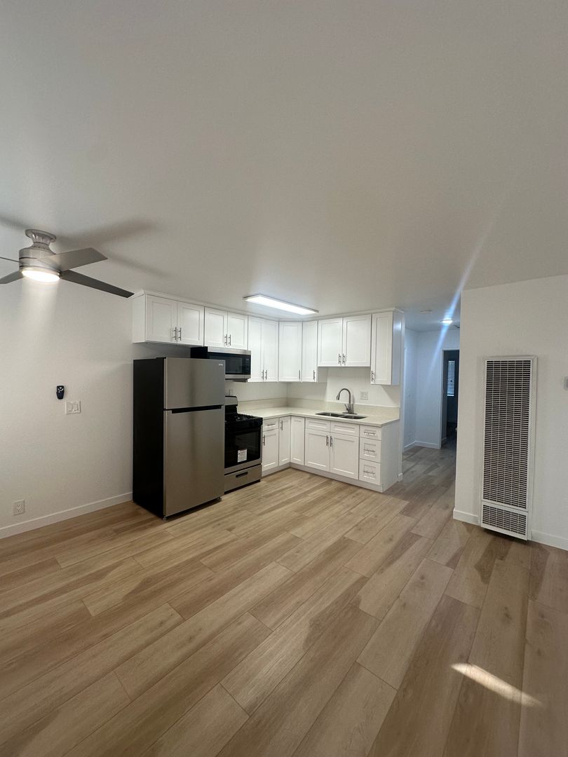 Gardena Apartment: 14011 S Budlong Ave