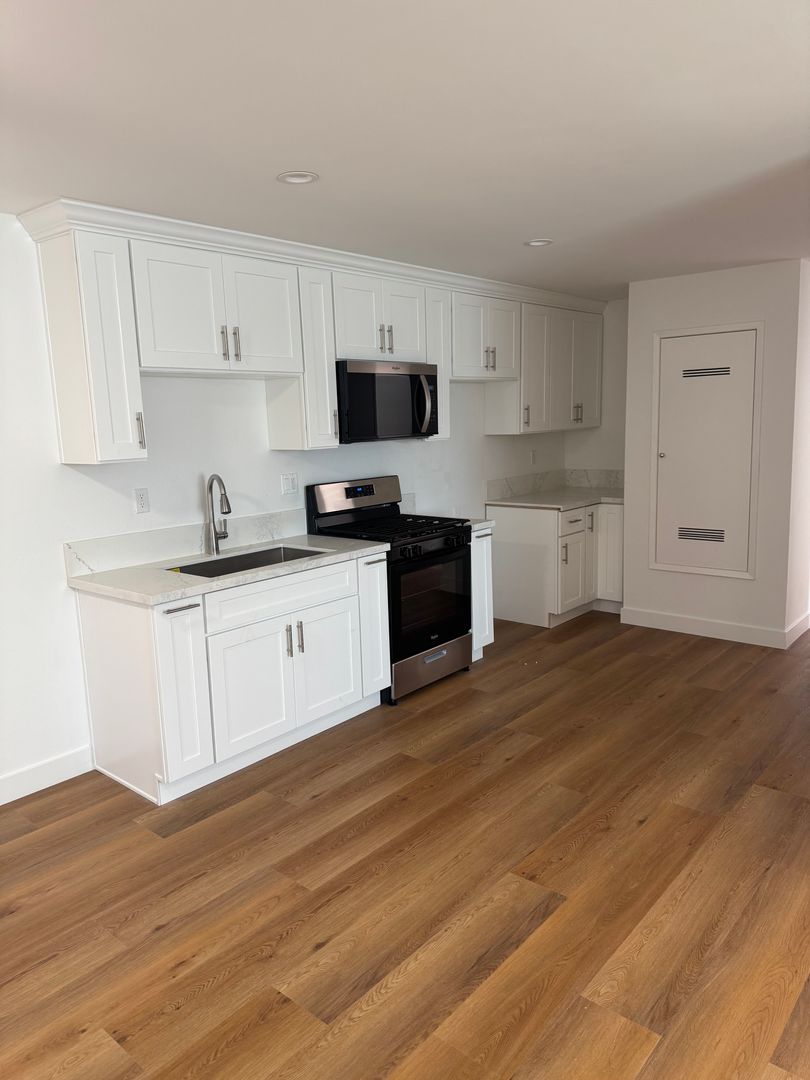 Gardena Apartment: 14011 S Budlong Ave