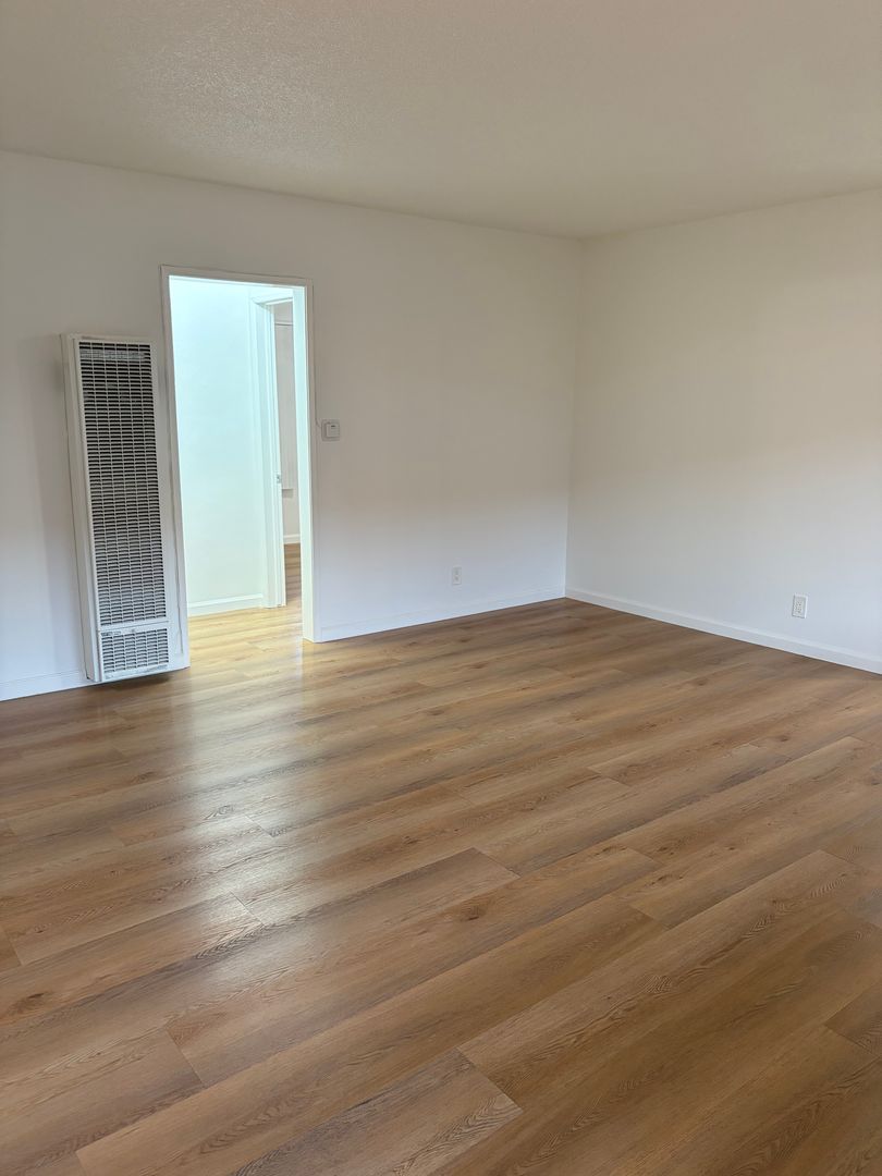 Inglewood Apartment: 837 - 839 Beach Ave