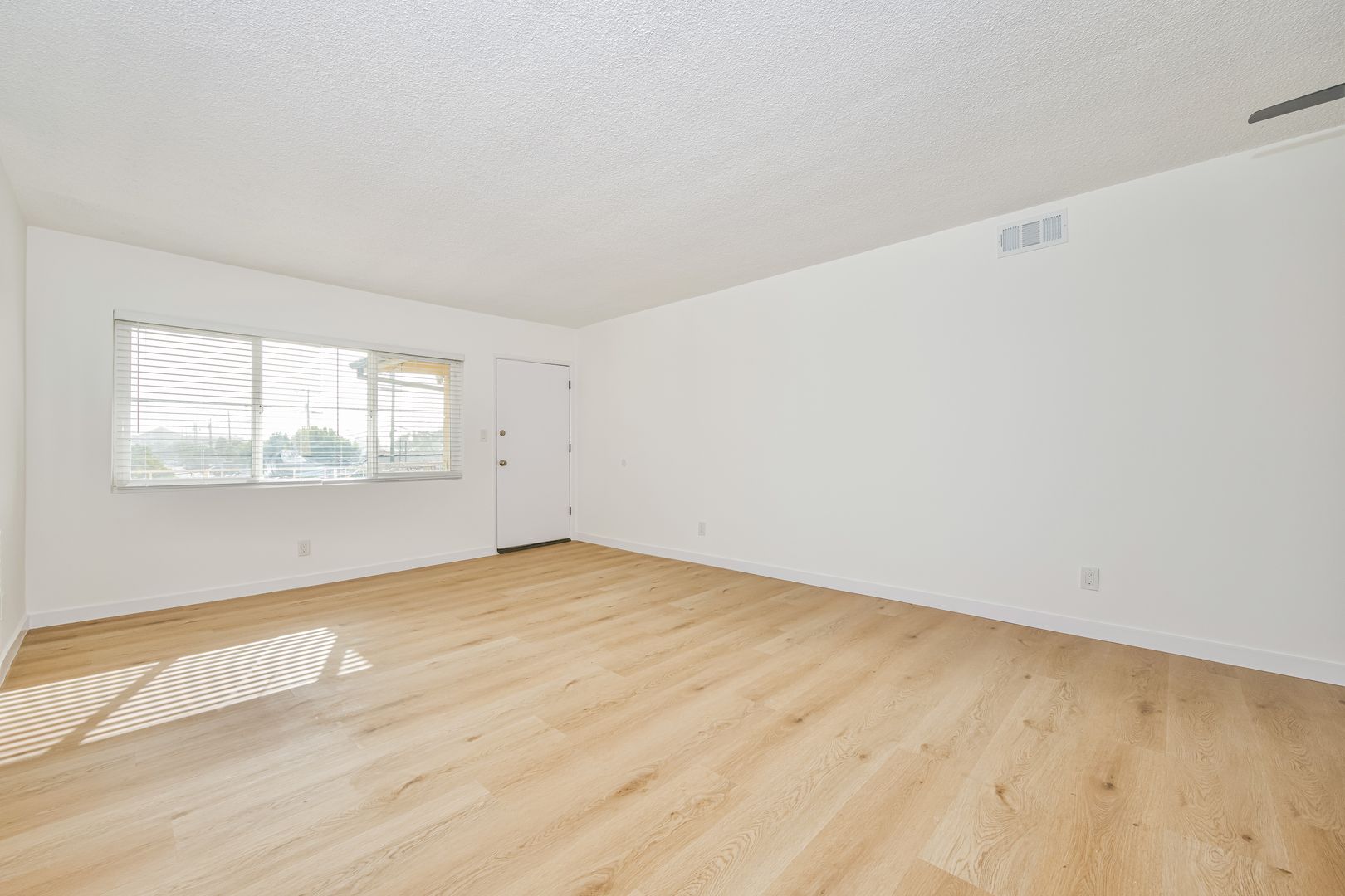Gardena Apartment: 13801 - 13817 Van Ness Ave
